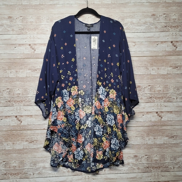 Torrid Navy floral crepe kimono - Picture 2 of 13